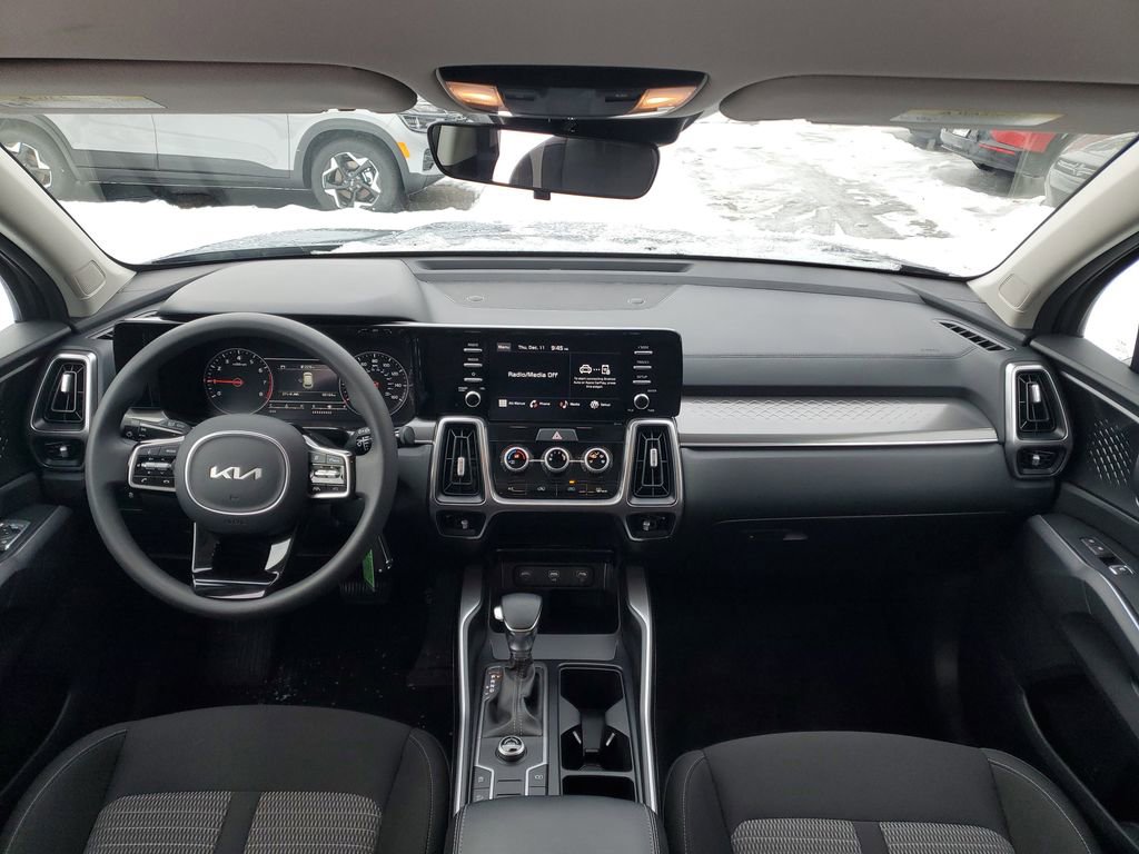 Used 2023 Kia Sorento LX image 22