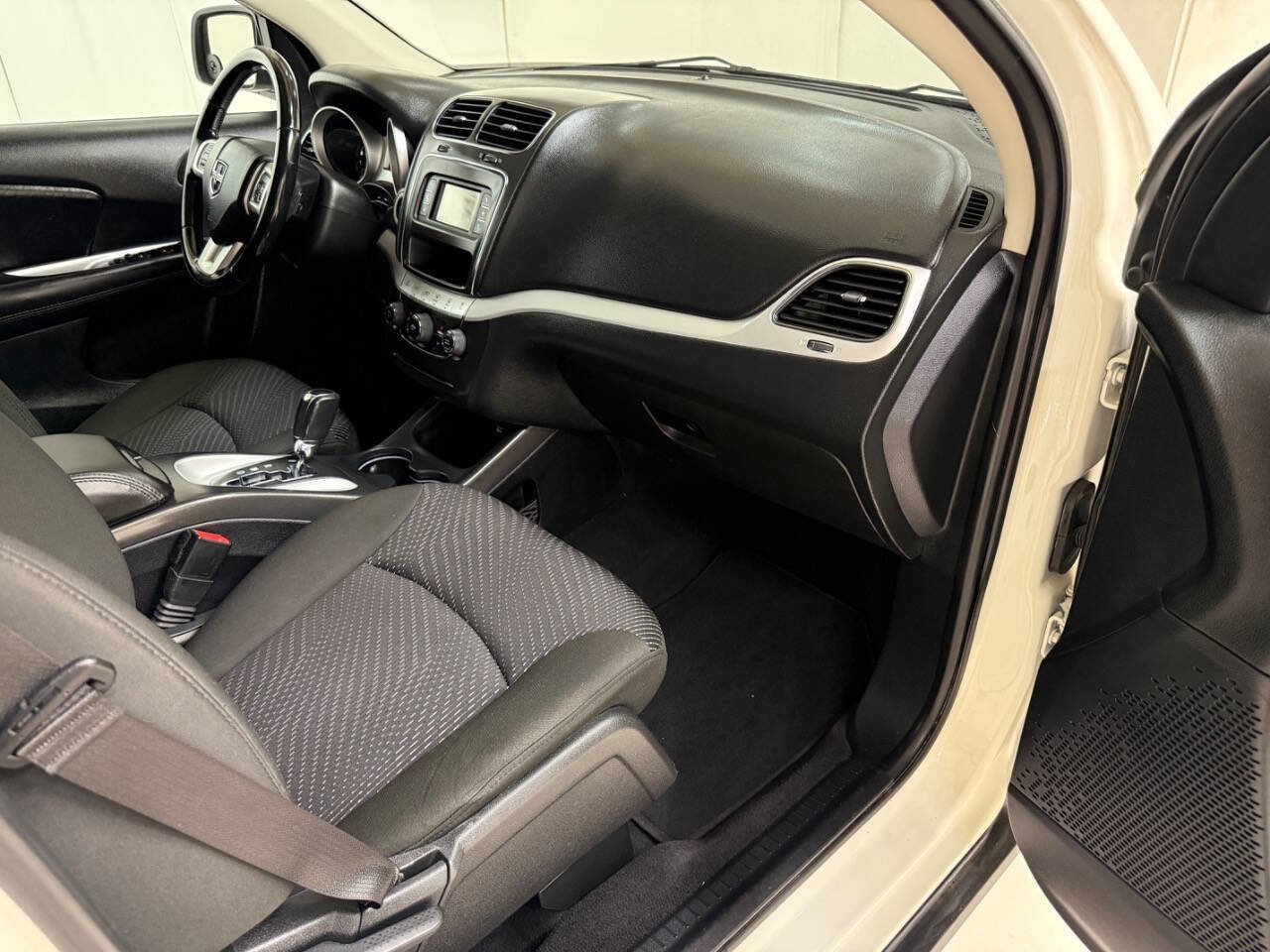 Used 2020 Dodge Journey SE w/ SE Popular Equipment Group FWD image 35