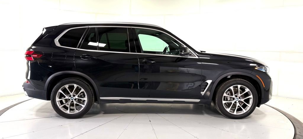 Used 2025 BMW X5 sDrive40i w/ Climate Comfort Package image 3