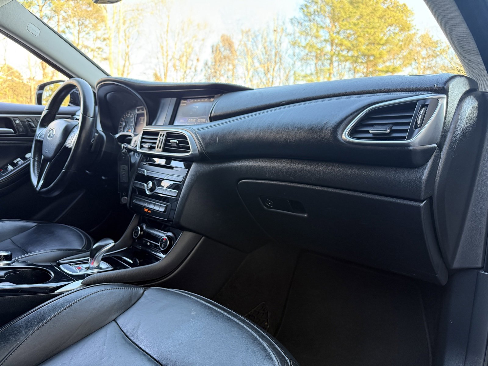 Used 2018 INFINITI QX30 Premium w/ Navigation Package image 21