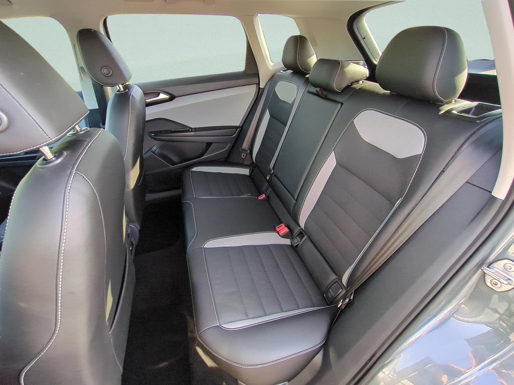 Used 2022 Volkswagen Taos SEL w/ Panoramic Sunroof Package AWD/4WD image 10
