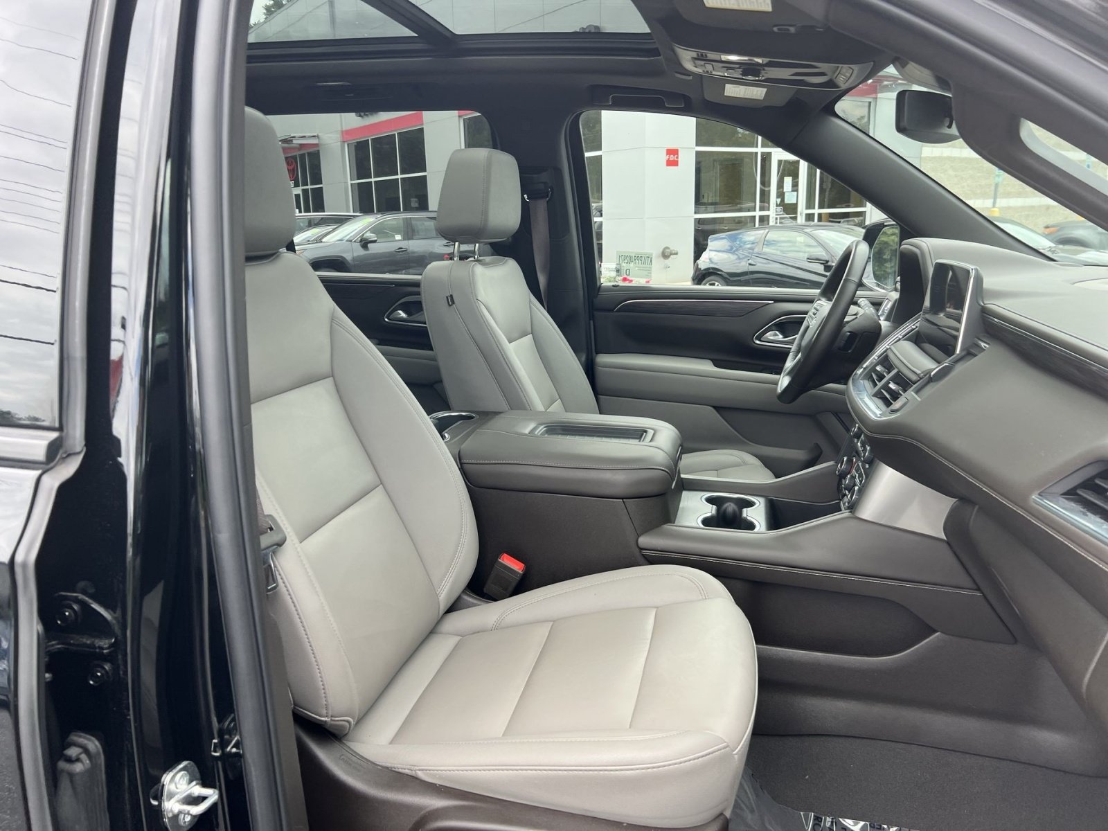 Used 2023 Chevrolet Suburban Z71 w/ Luxury Package AWD/4WD image 28
