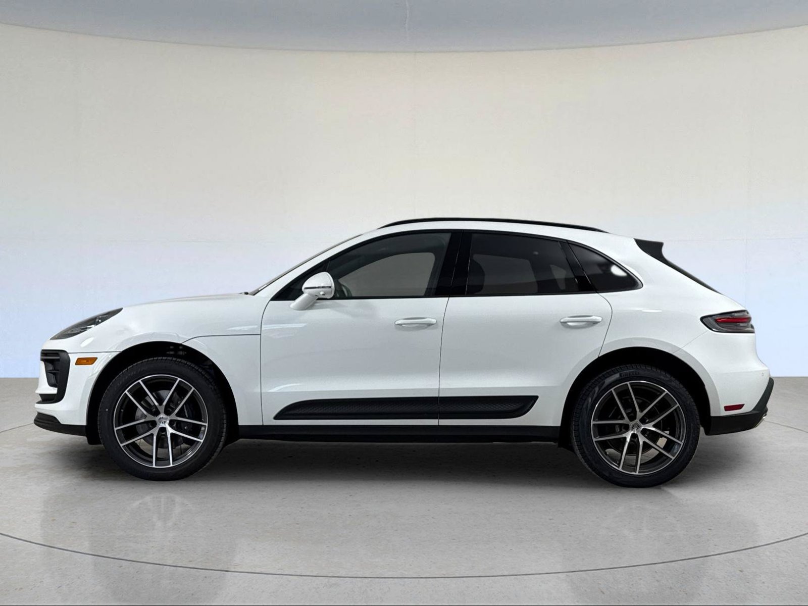 New 2026 Porsche Macan AWD/4WD image 2