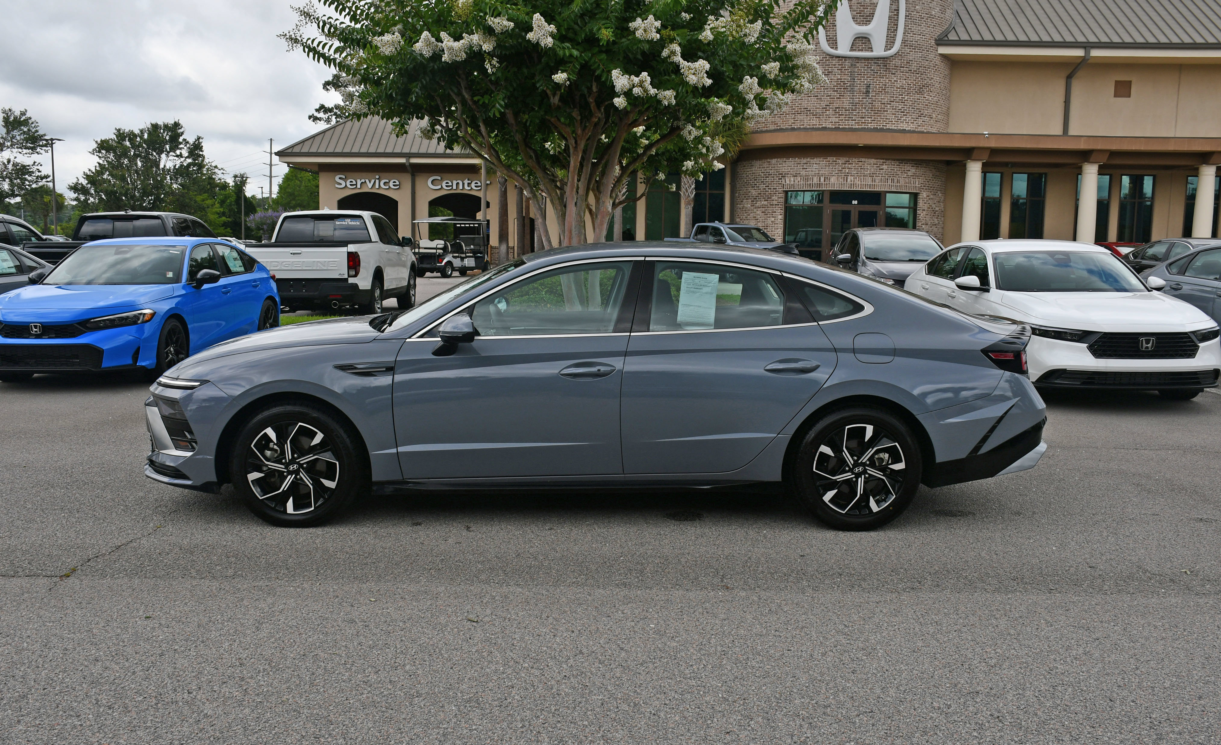 Used 2025 Hyundai Sonata SEL FWD image 2
