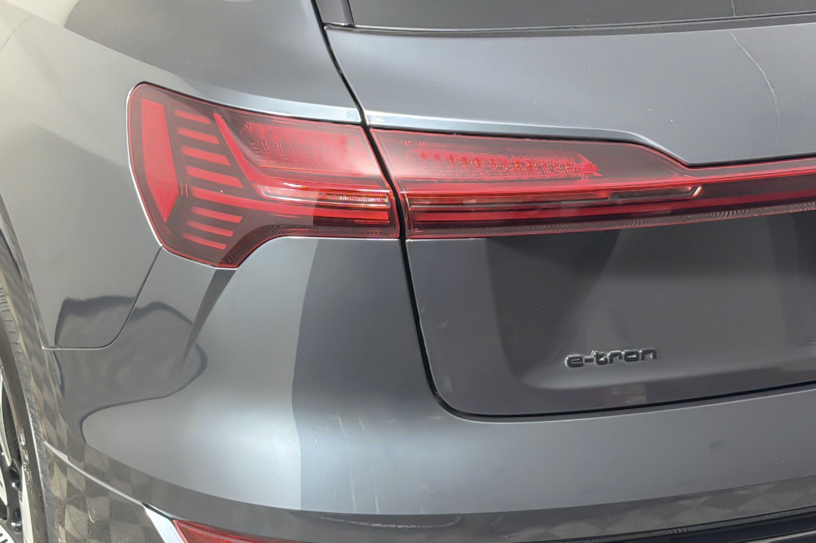 Used 2023 Audi e-tron Premium Plus w/ Premium Plus Package AWD/4WD image 27
