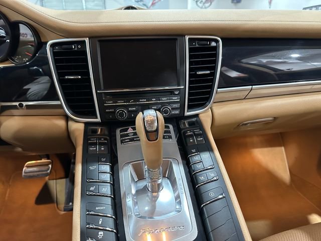 Used 2016 Porsche Panamera image 16