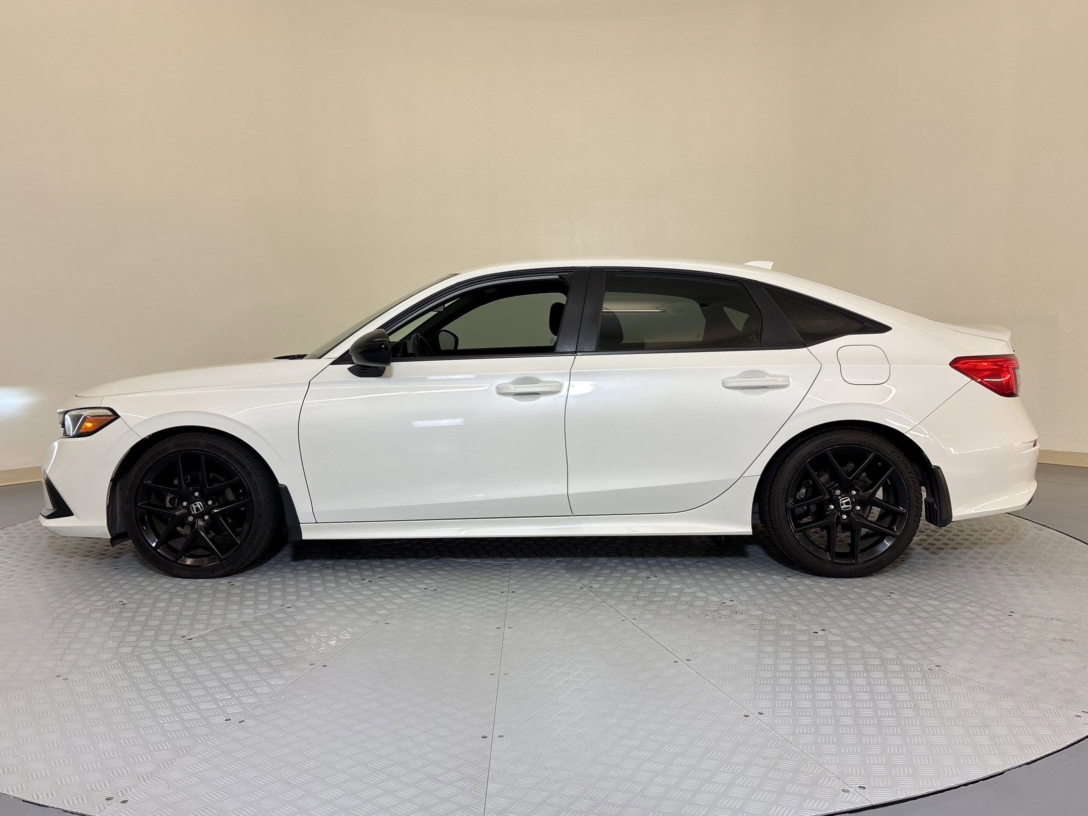 Used 2022 Honda Civic Sport image 2