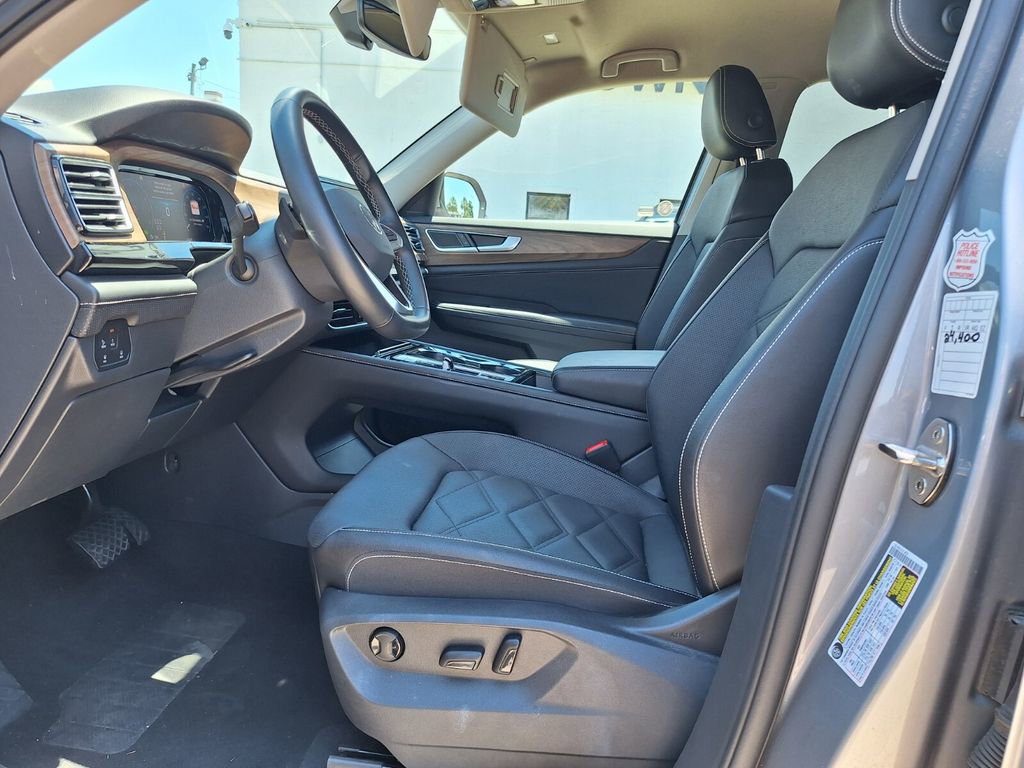 Used 2025 Volkswagen Atlas SE FWD image 13