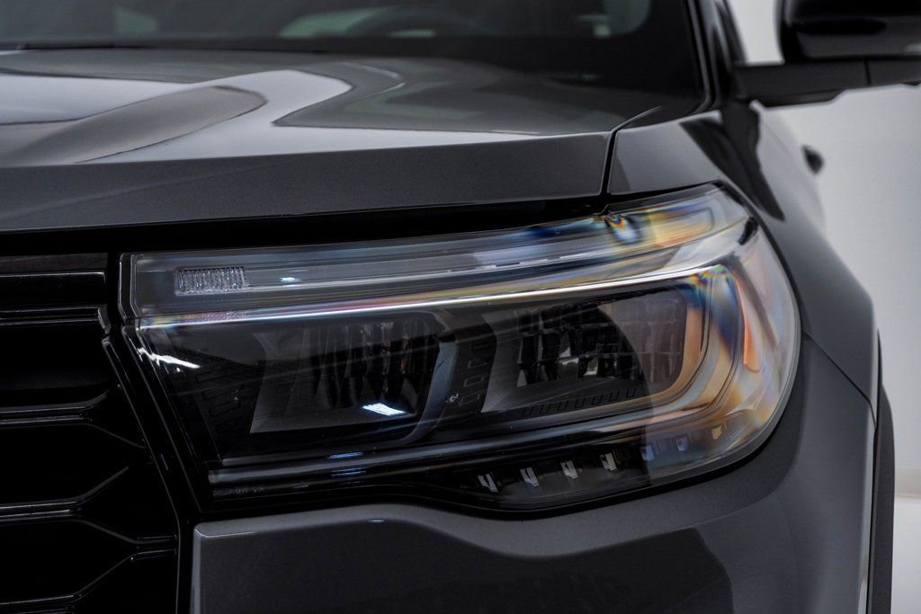 Used 2025 Ford Explorer ST image 7