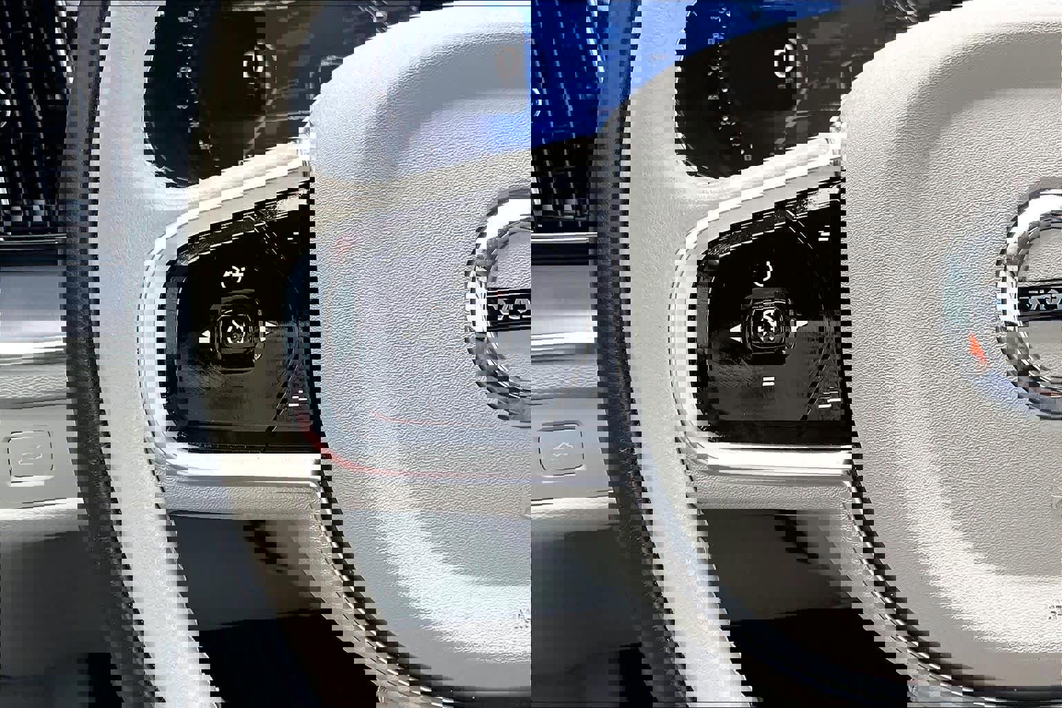 Used 2024 Volvo XC60 B5 Core w/ Climate Package image 23