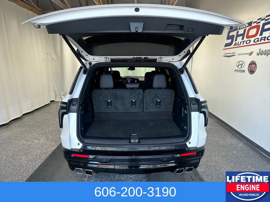 Used 2024 Chevrolet Traverse RS image 9