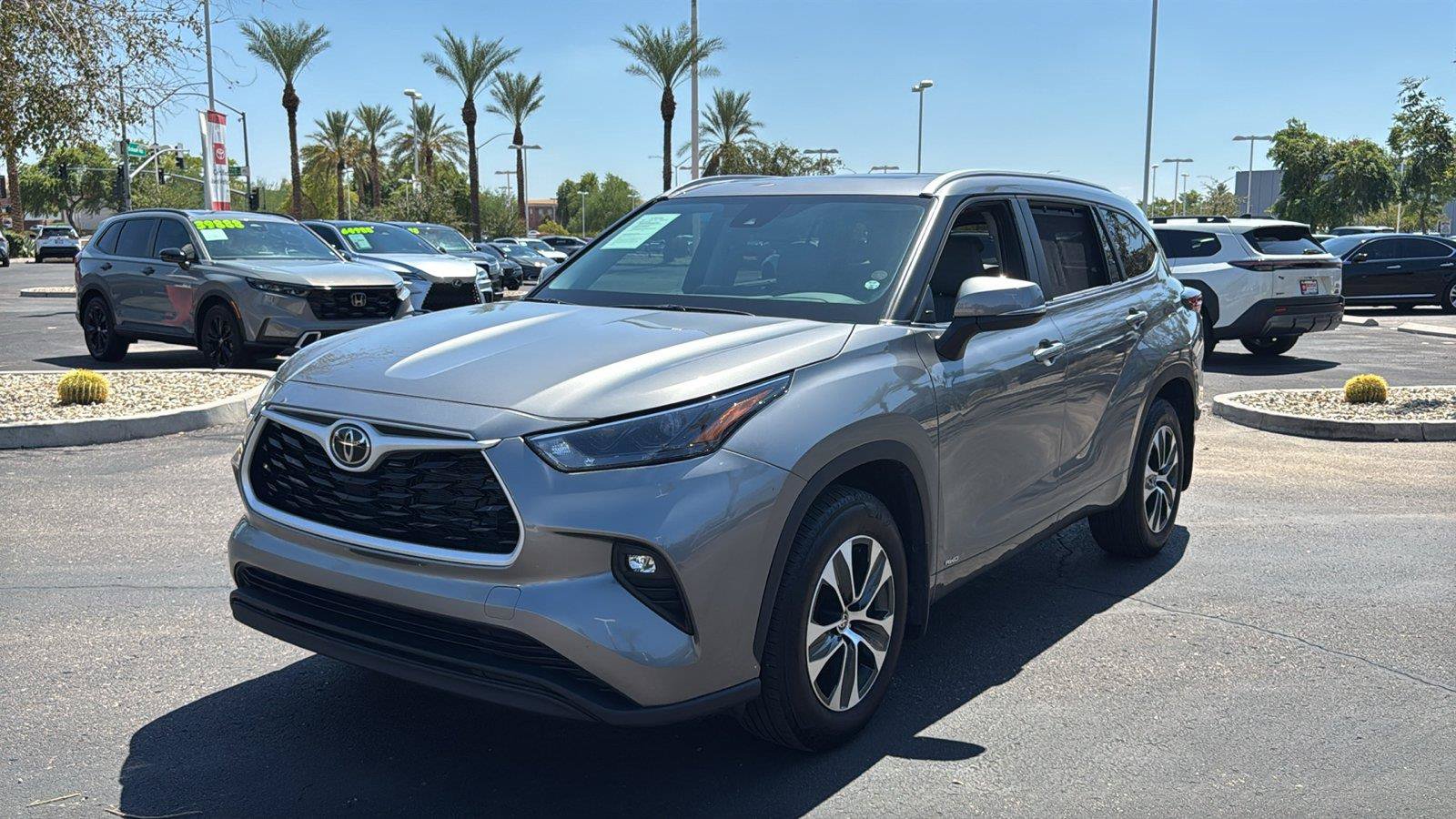 Used 2026 Toyota Highlander XLE AWD/4WD image 4