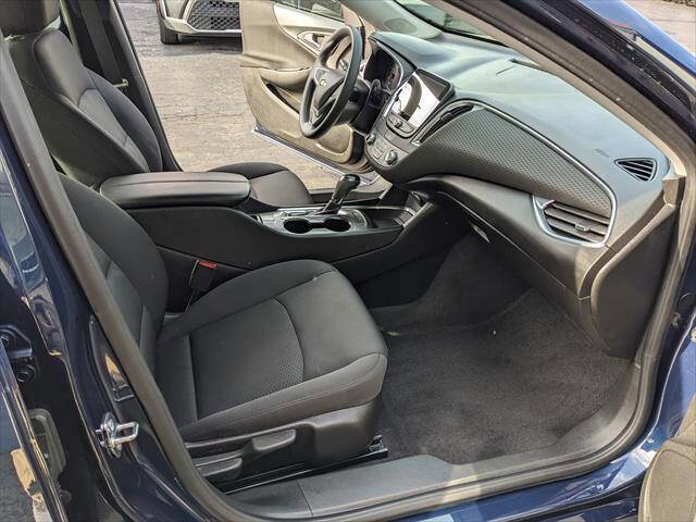 Used 2019 Chevrolet Malibu LT w/ Driver Confidence Package image 17