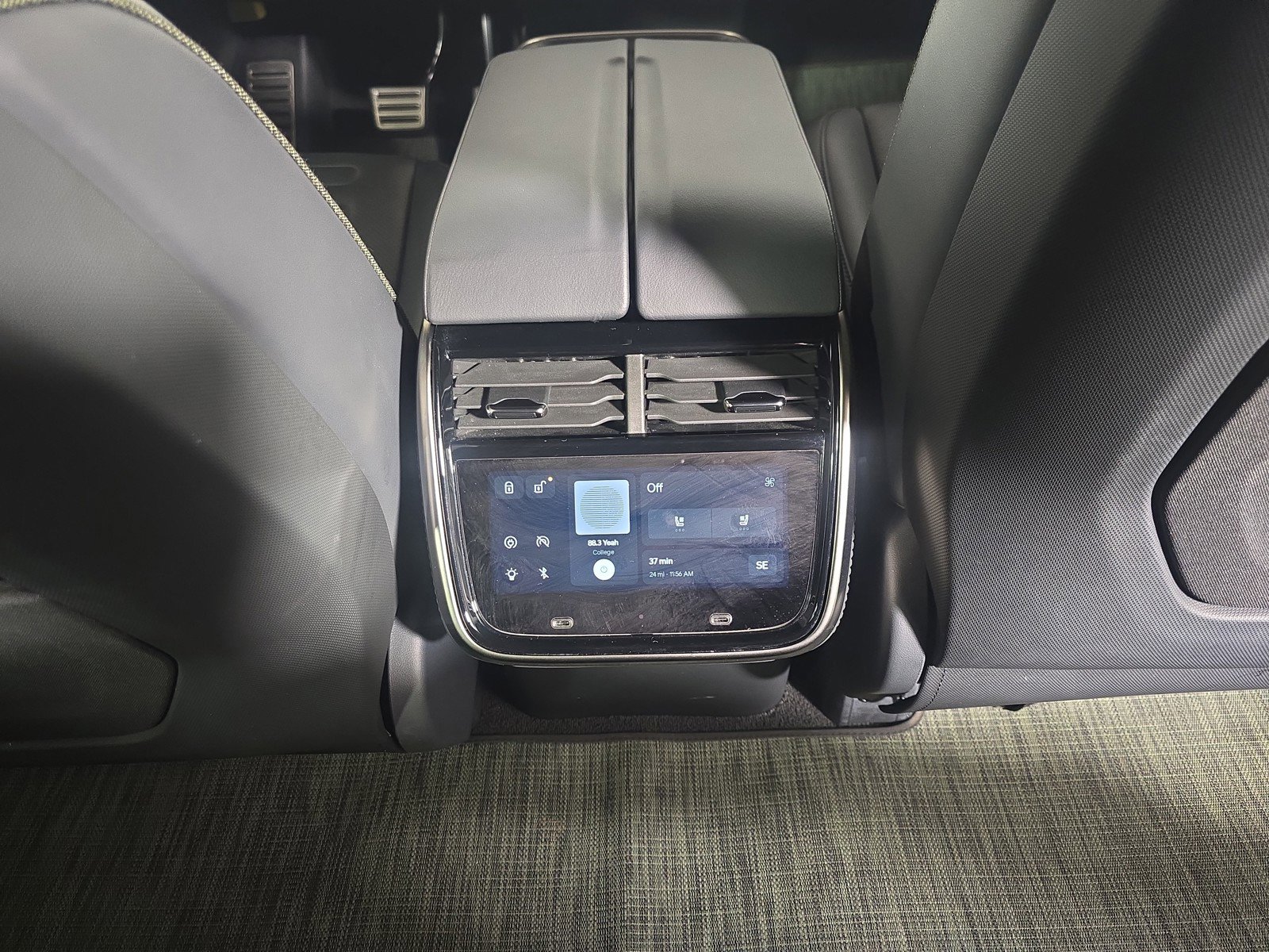 Used 2022 Rivian R1S Launch Edition image 30