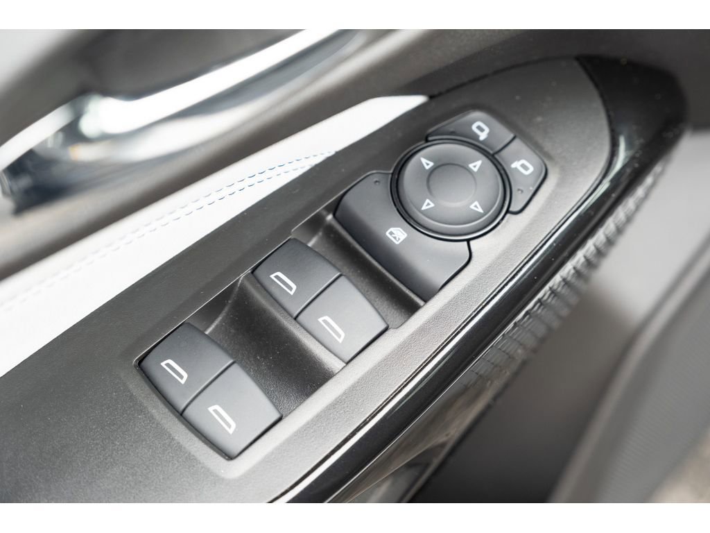 Used 2025 Chevrolet Trax LT FWD image 14