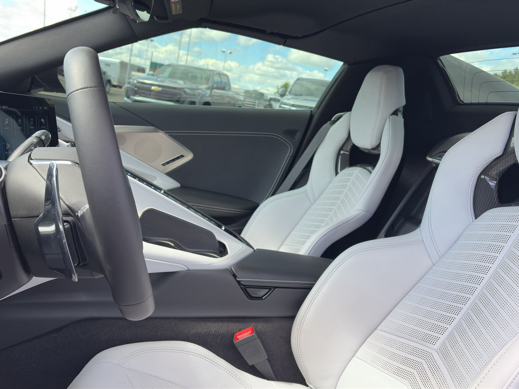 Used 2024 Chevrolet Corvette Stingray Preferred Conv w/ Z51 Performance Package RWD image 17