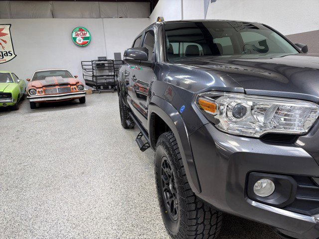 Used 2022 Toyota Tacoma SR5 w/ Technology Package image 51