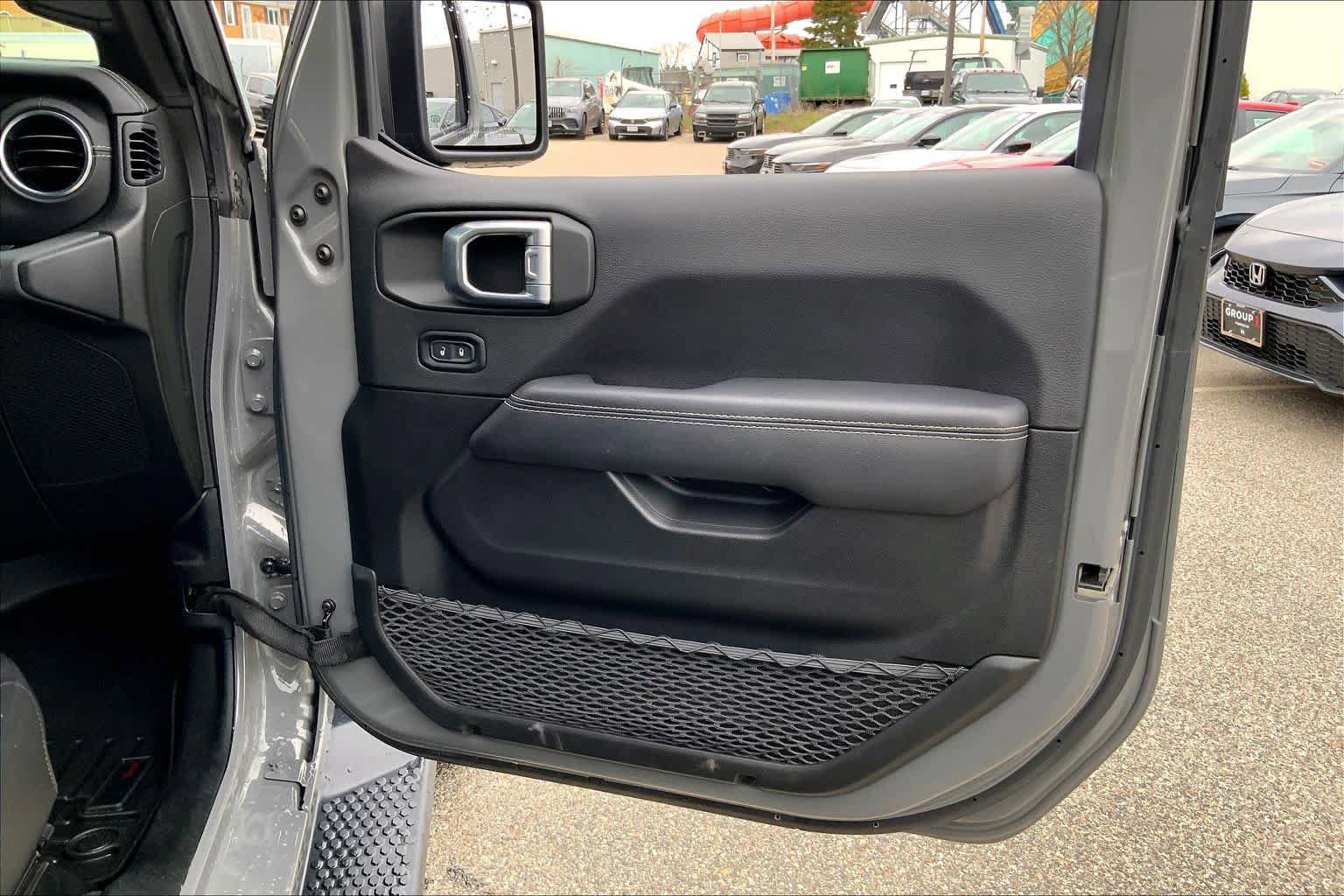 Used 2021 Jeep Wrangler Unlimited Sahara w/ Cold Weather Group AWD/4WD image 23