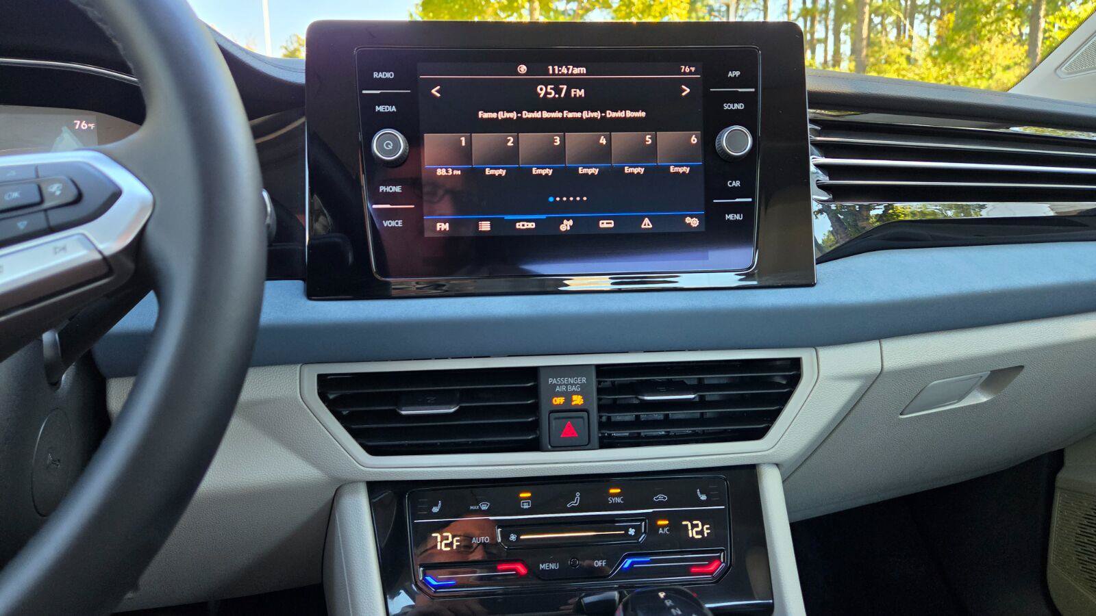 Certified 2025 Volkswagen Jetta SE w/ Sunroof Package FWD image 33