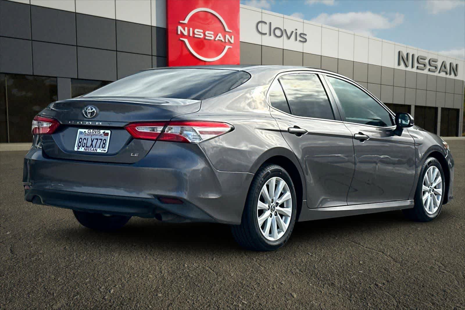 Used 2018 Toyota Camry LE FWD image 3