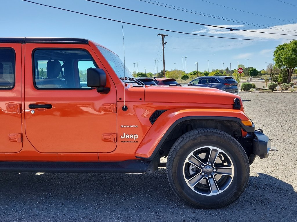 Used 2023 Jeep Wrangler Sahara AWD/4WD image 4