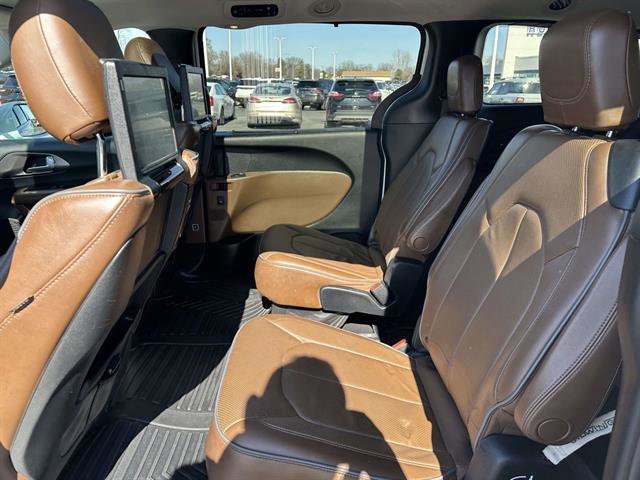 Used 2017 Chrysler Pacifica Limited image 12
