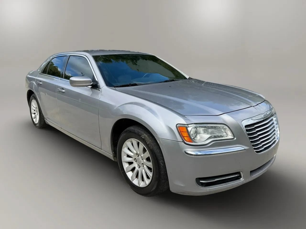 Used 2014 Chrysler 300 RWD image 7