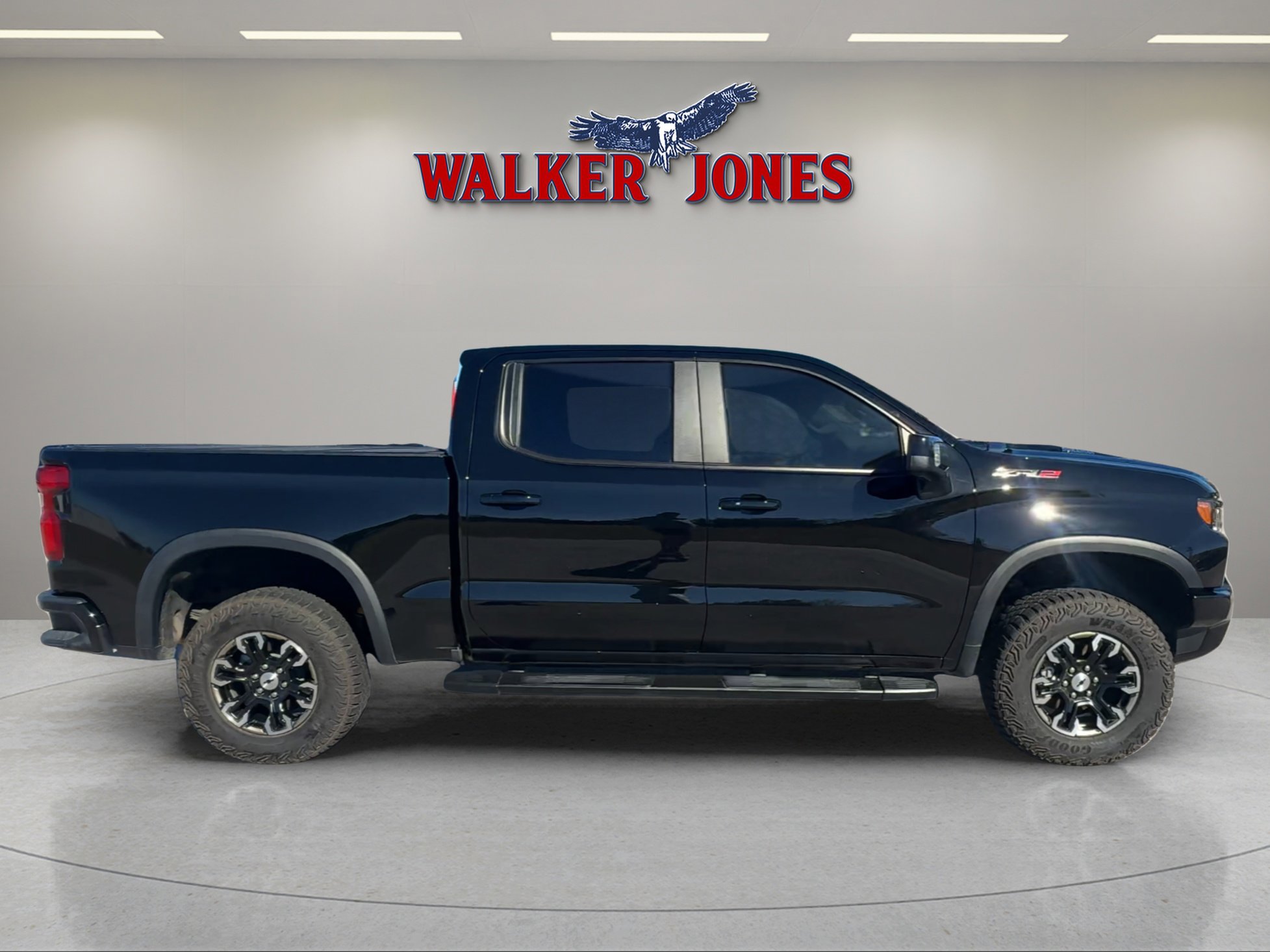Used 2024 Chevrolet Silverado 1500 ZR2 w/ Technology Package image 2