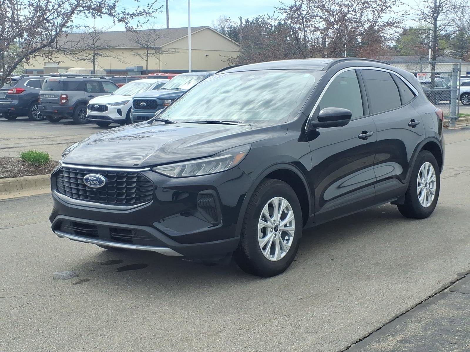 Certified 2023 Ford Escape Active w/ Tech Pack #2 image 3