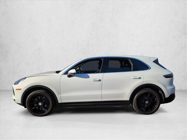 Used 2023 Porsche Cayenne Platinum Edition image 2