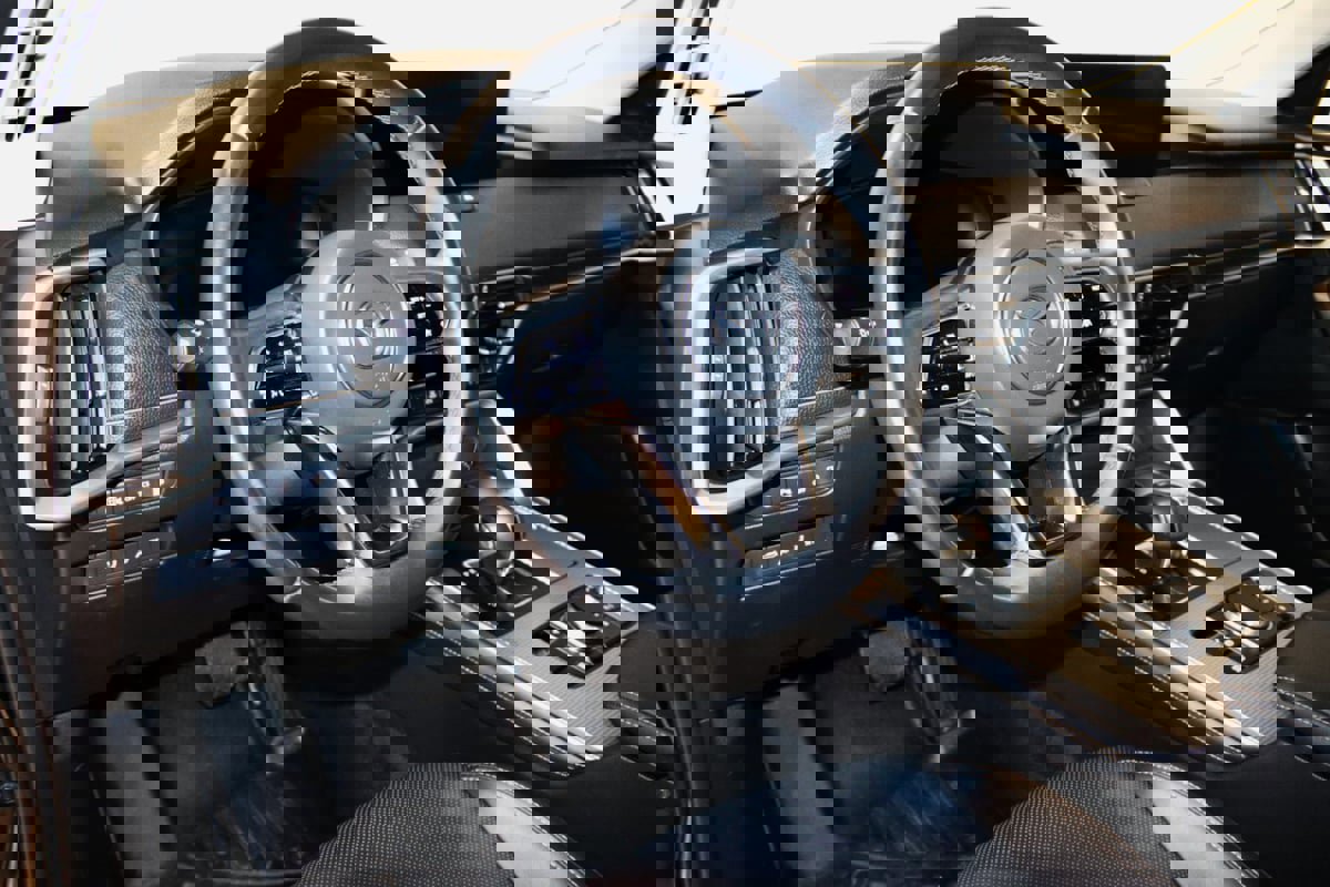 Used 2025 MAZDA CX-70 Plug-In Hybrid w/ Premium Pkg image 37