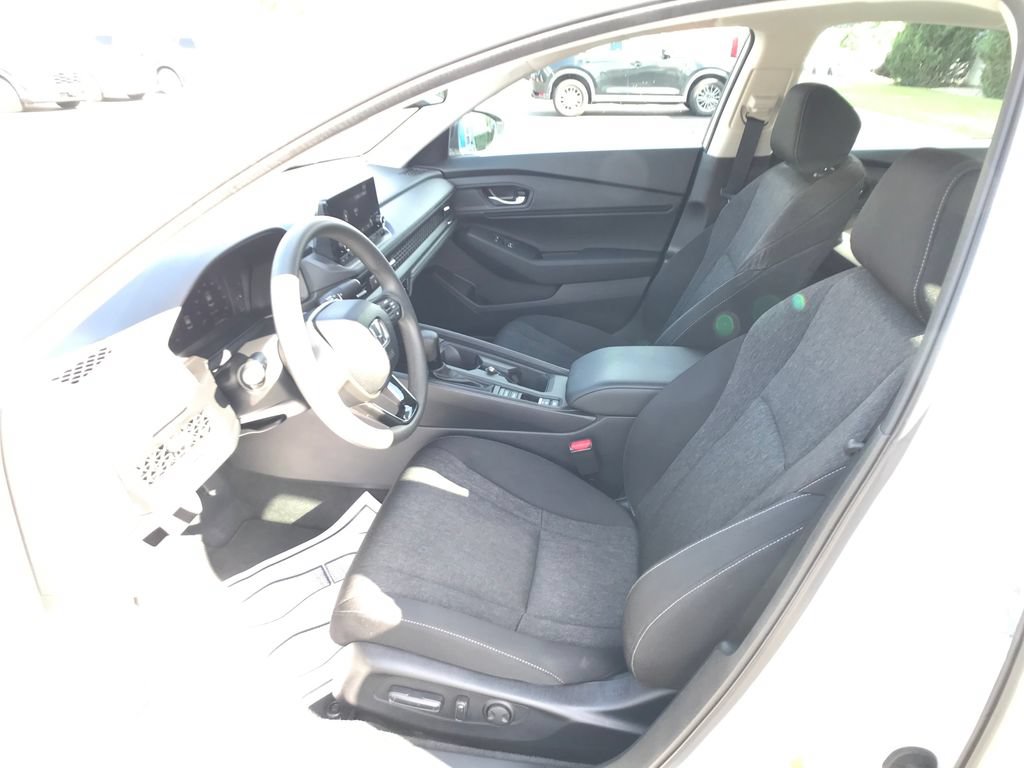 Certified 2025 Honda Accord SE image 4