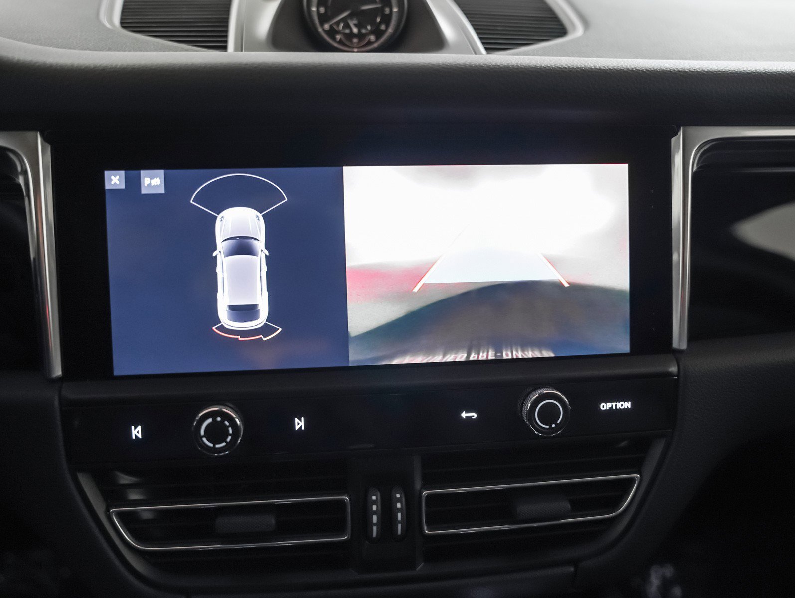 Certified 2025 Porsche Macan image 24