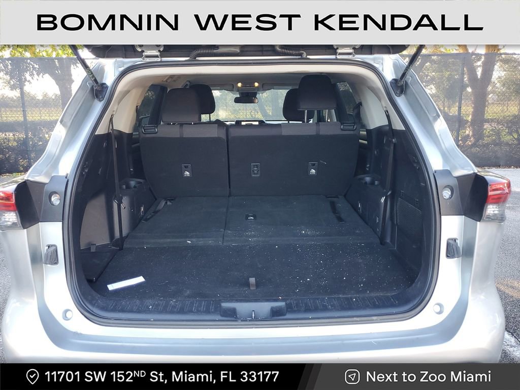 Used 2020 Toyota Highlander L image 12