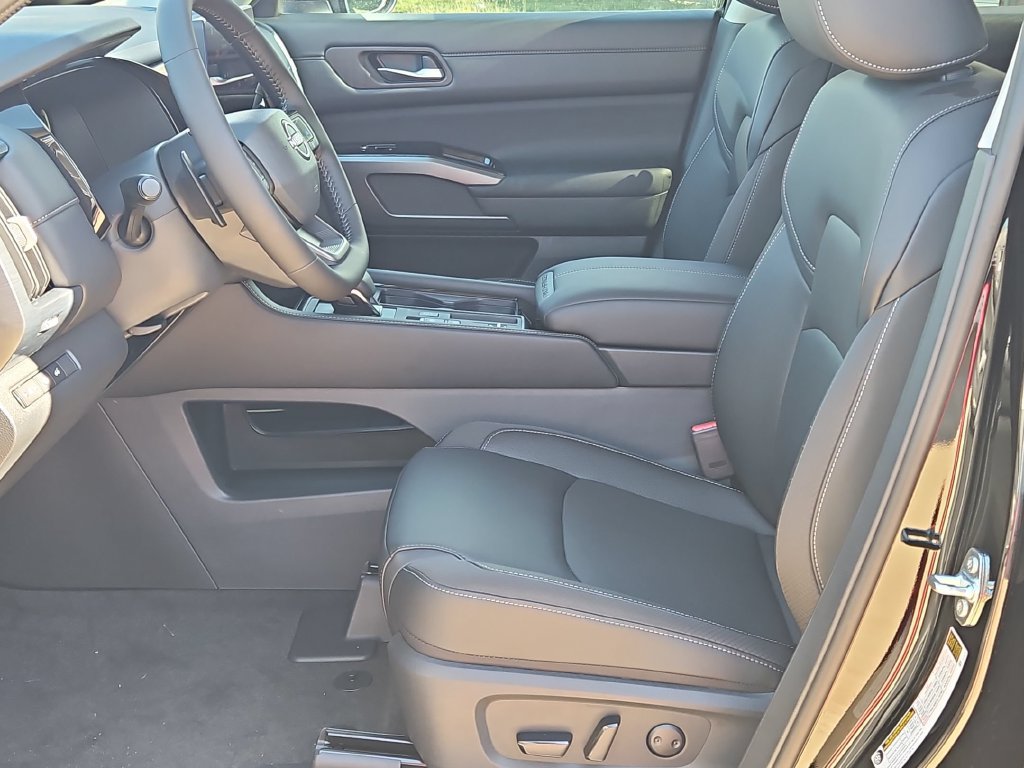 New 2026 Nissan Pathfinder SL FWD image 11