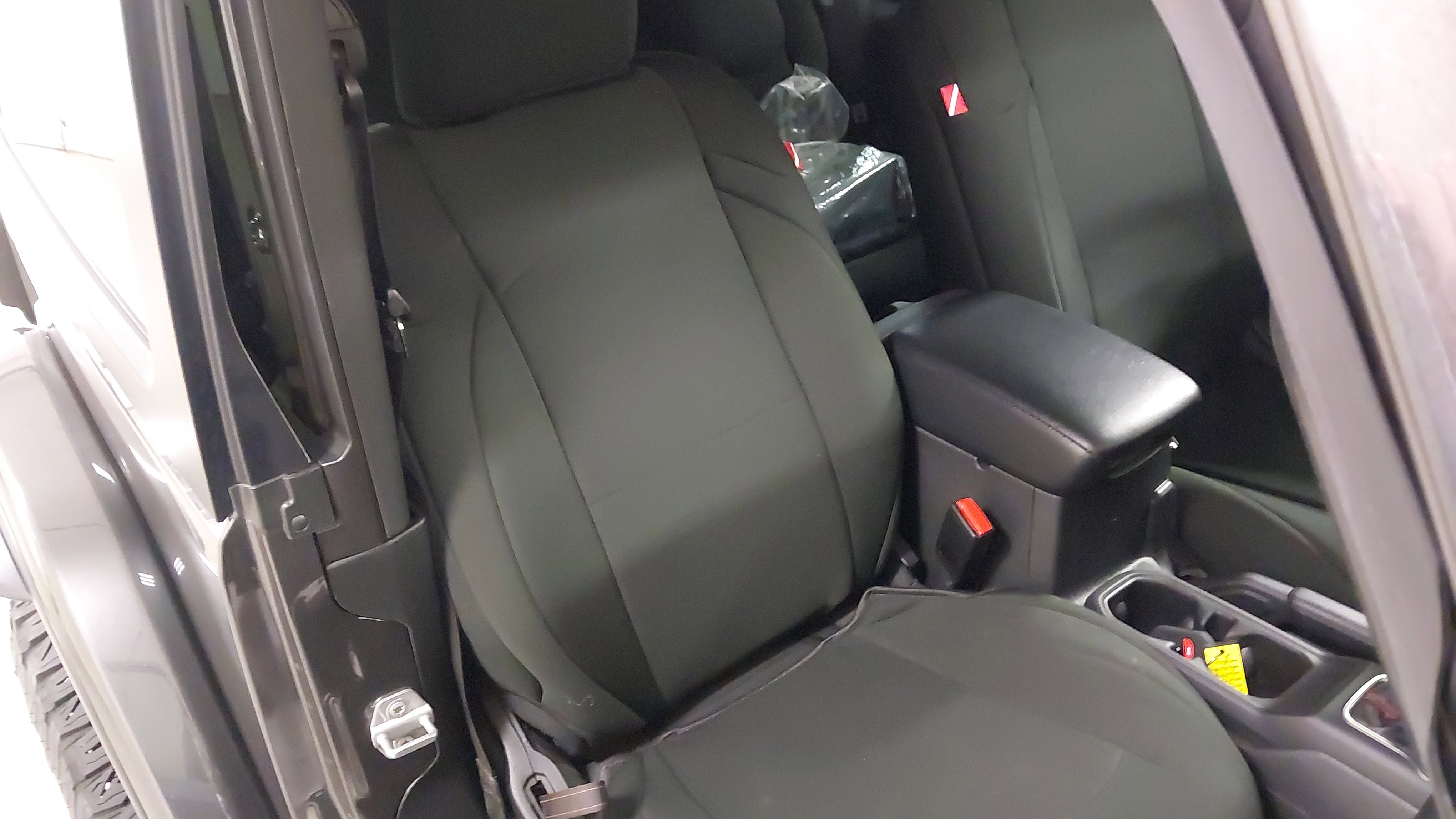 Used 2022 Jeep Wrangler Rubicon w/ Steel Bumper Group image 28