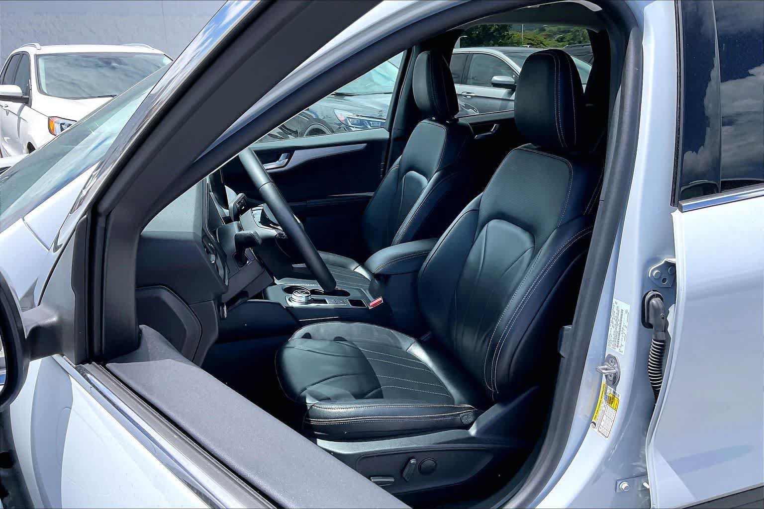 Used 2025 Ford Escape SE w/ PHEV Premium Package FWD image 11