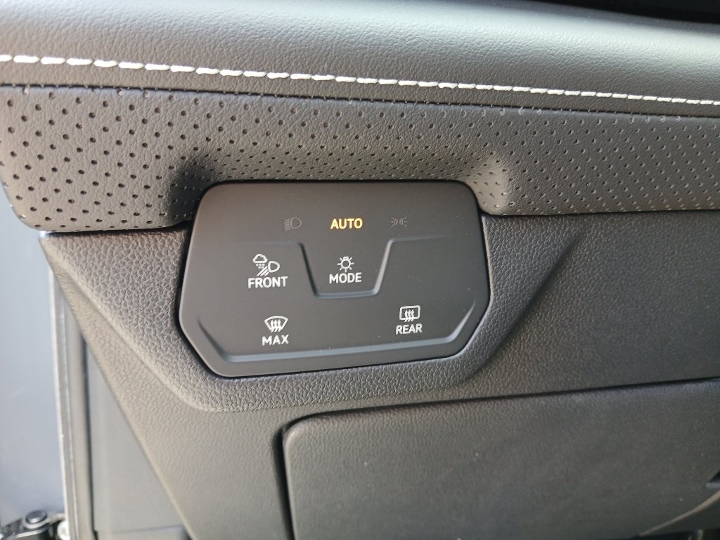 New 2026 Volkswagen Atlas SE FWD image 12