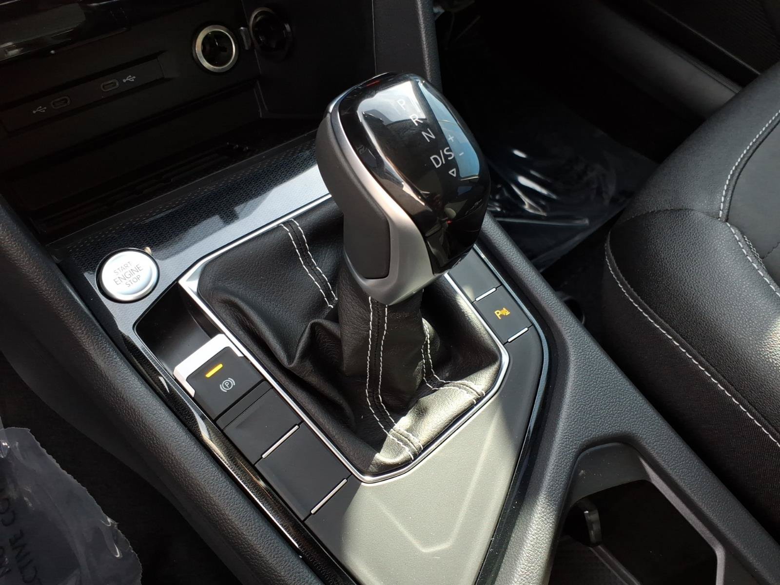 New 2026 Volkswagen Taos SE FWD image 19