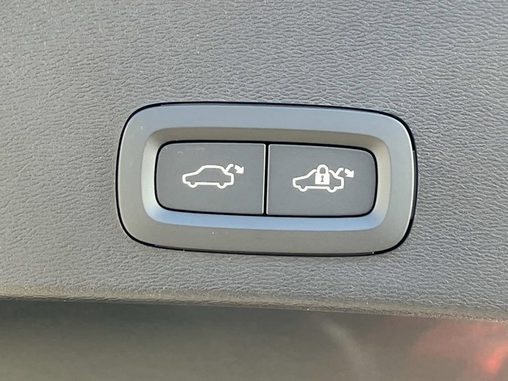 New 2026 Volvo XC40 B5 Plus w/ Protection Package Premier image 13