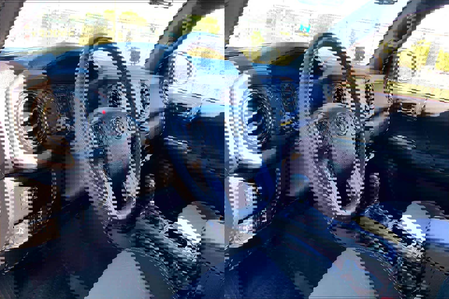 Used 2022 Toyota Tacoma TRD Off-Road image 15