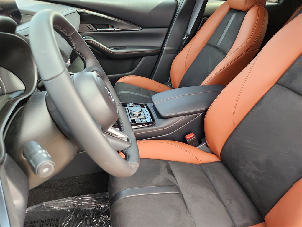 New 2025 MAZDA CX-30 Carbon image 6
