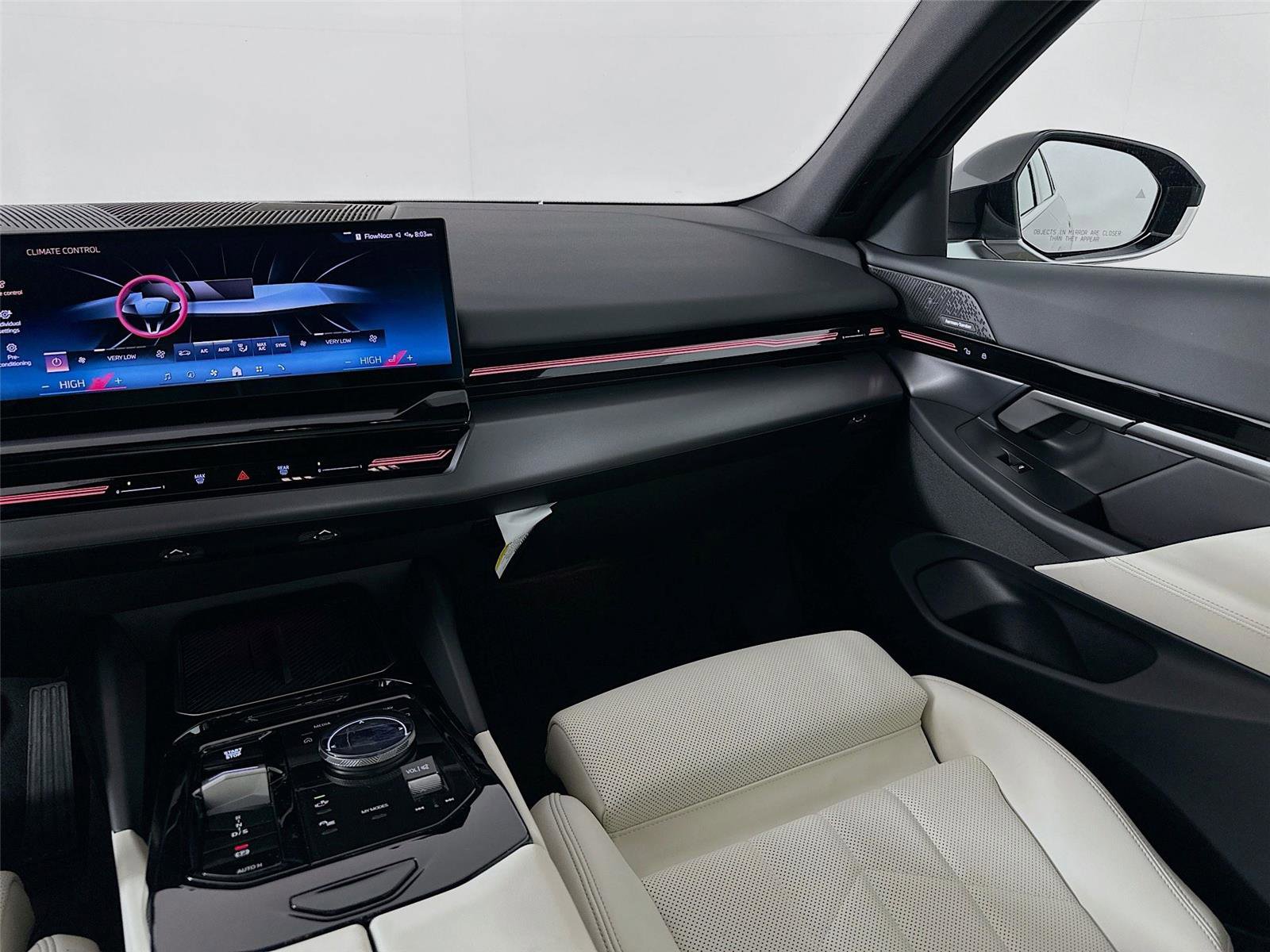 Used 2025 BMW 530i xDrive w/ Premium Package image 25