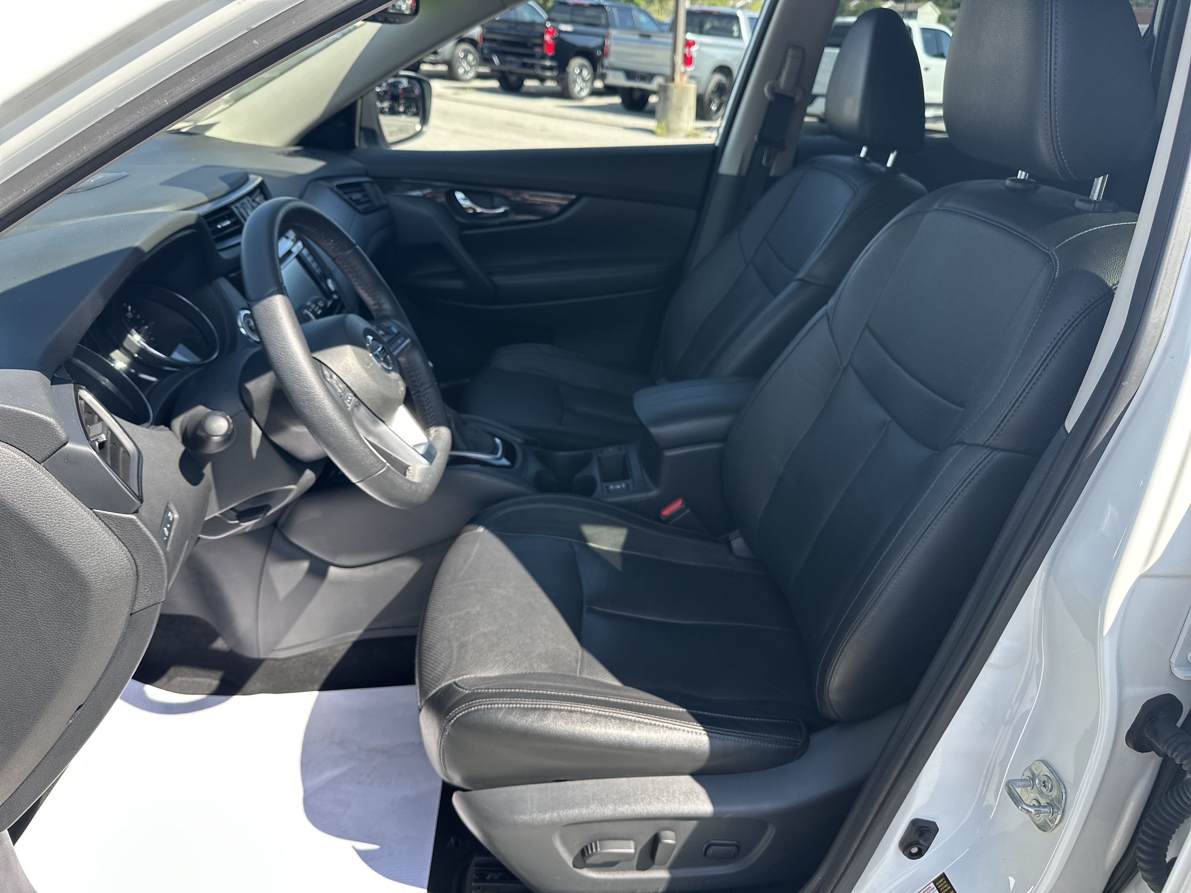 Used 2020 Nissan Rogue SL w/ Premium Package AWD/4WD image 12