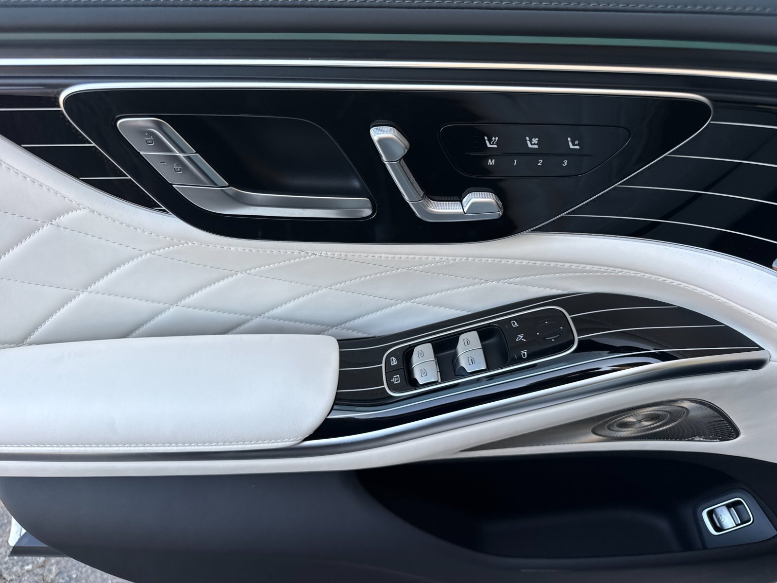 New 2027 Mercedes-Benz S 580 4MATIC Sedan image 10