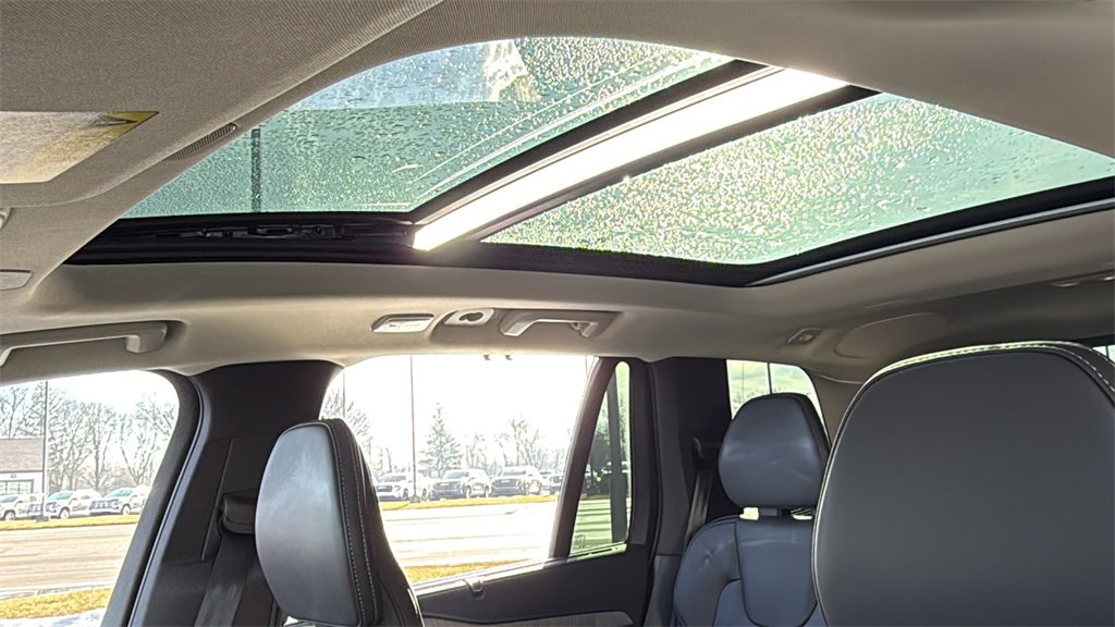 Certified 2024 Volvo XC90 T8 Ultimate w/ Protection Package image 22