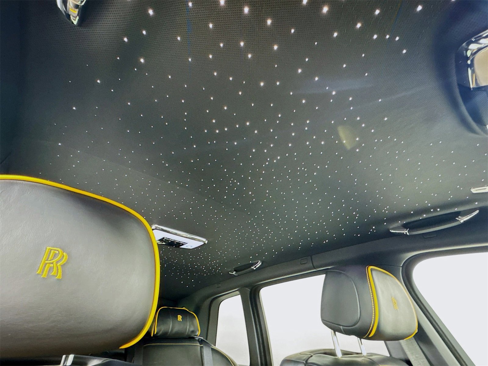 Used 2025 Rolls-Royce Cullinan Black Badge image 22
