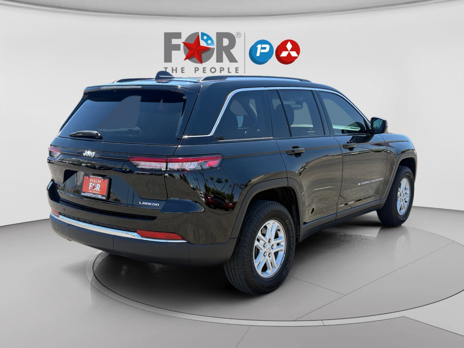 Used 2023 Jeep Grand Cherokee Laredo RWD image 6