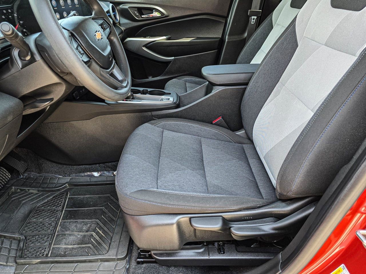 Used 2024 Chevrolet Trax LS w/ LS Convenience Package FWD image 13