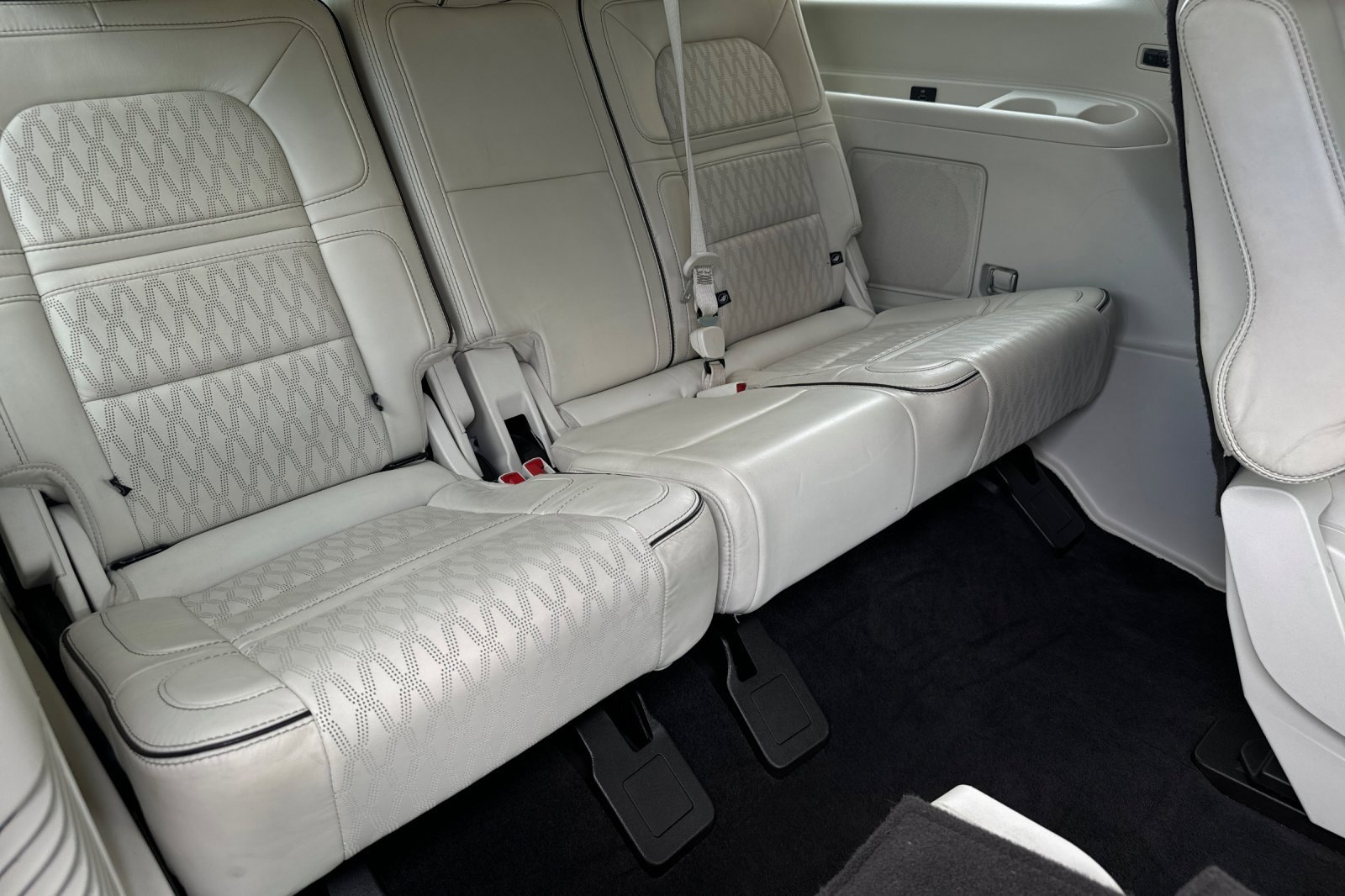 Used 2021 Lincoln Navigator Black Label w/ Cargo Convenience Package image 15